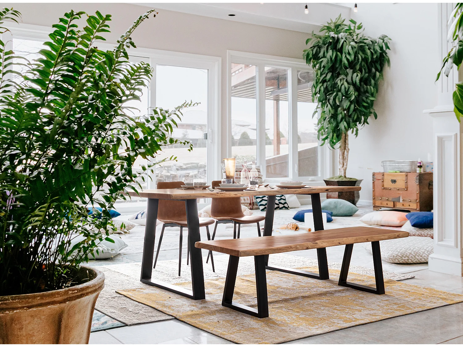 Table à manger bois d'acacia et pieds acier noir Amaly 200cm