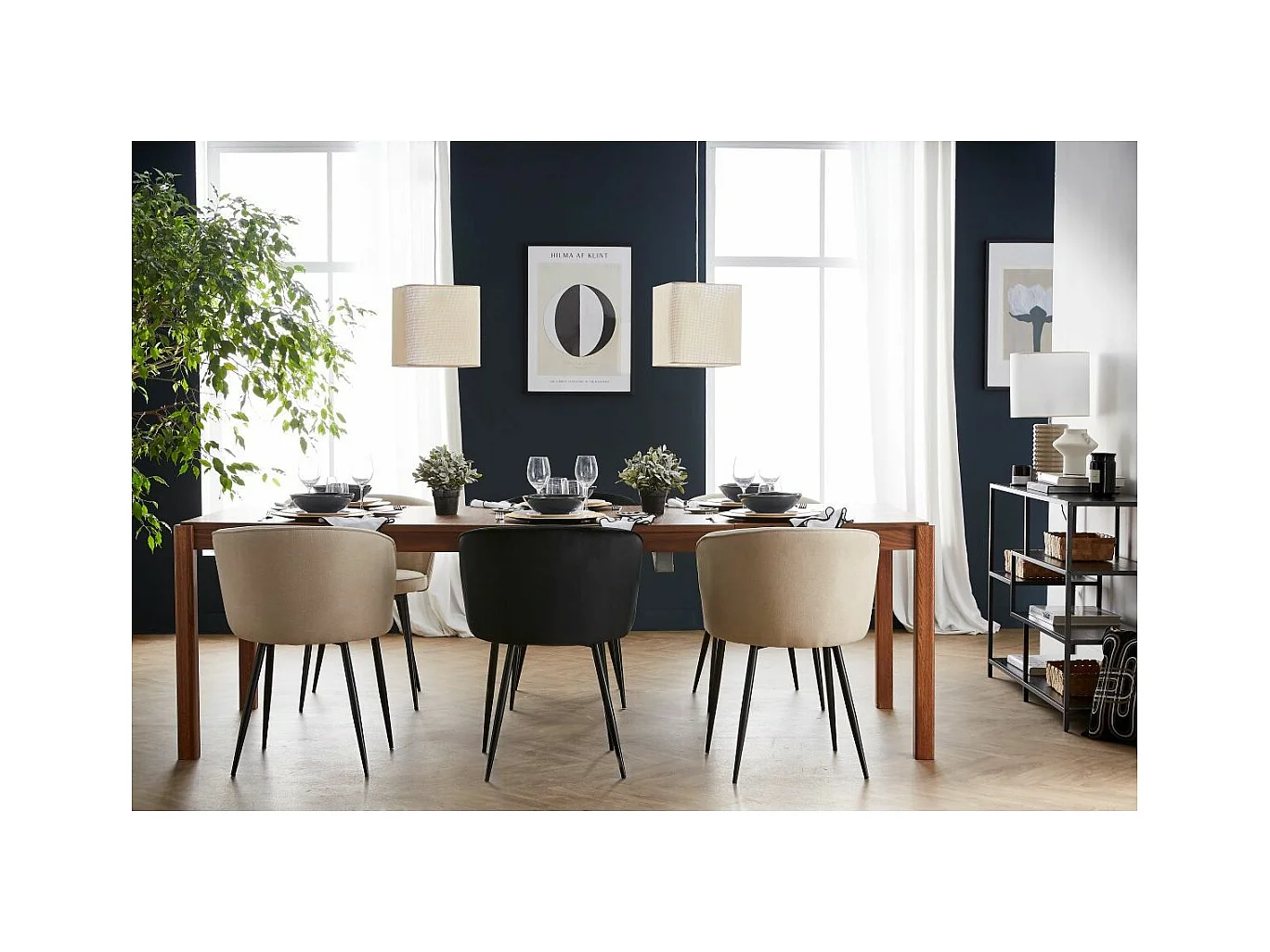 Mesa de comedor extensible rectangular nórdica con acabado en nogal 125-238 cm AGALI