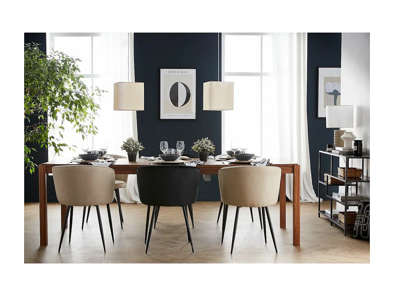 Mesa de comedor extensible rectangular nórdica con acabado en nogal 125-238 cm AGALI