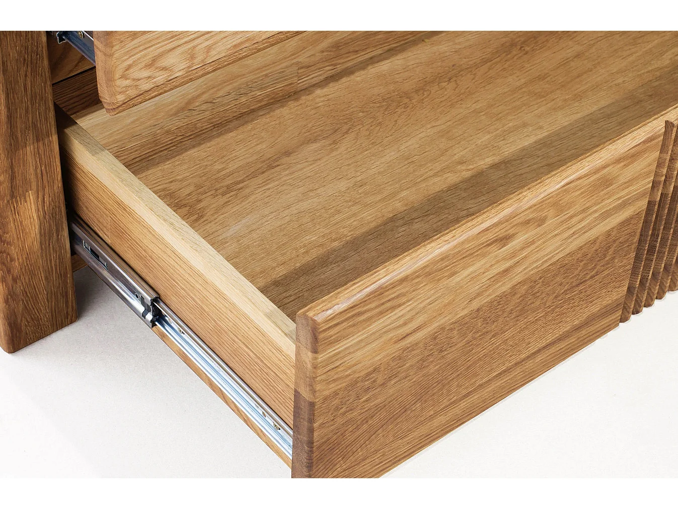 Commode en bois de chêne massif 4 tiroirs Valoria 96cm