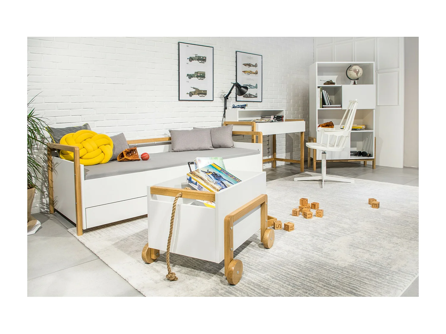 Bureau scandinave blanche et pieds en bois de chêne Vanka