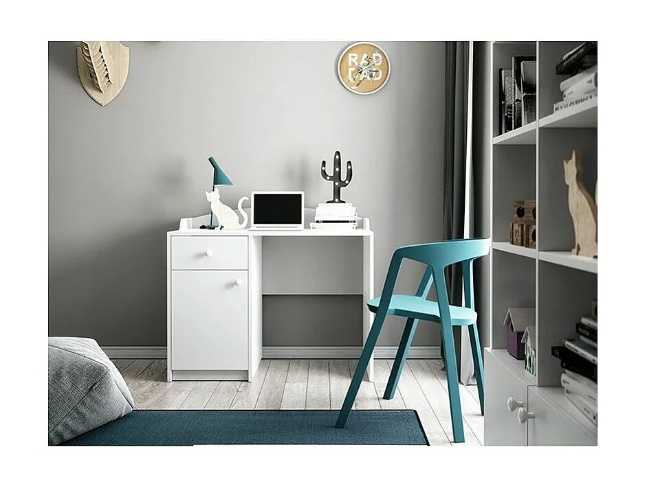 Kinderbureau met lade en een witte kast van Drimy