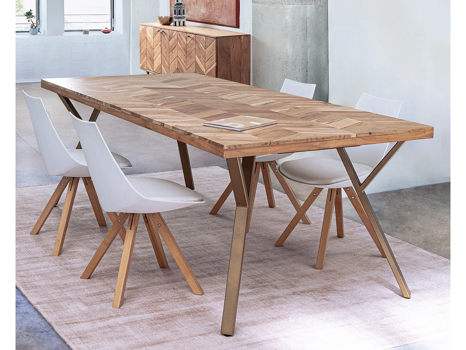 Table à manger plateau bois d'acacia et pieds acier doré mat Dinka 220cm