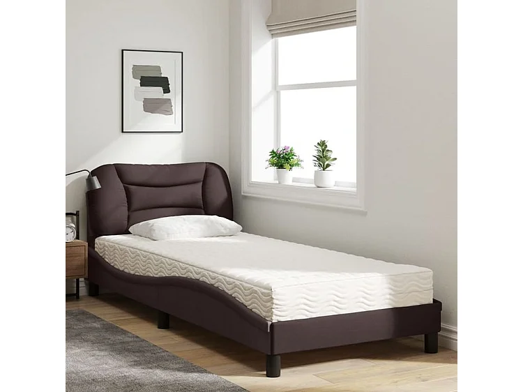 Lit avec matelas marron foncé 90x200 tissu