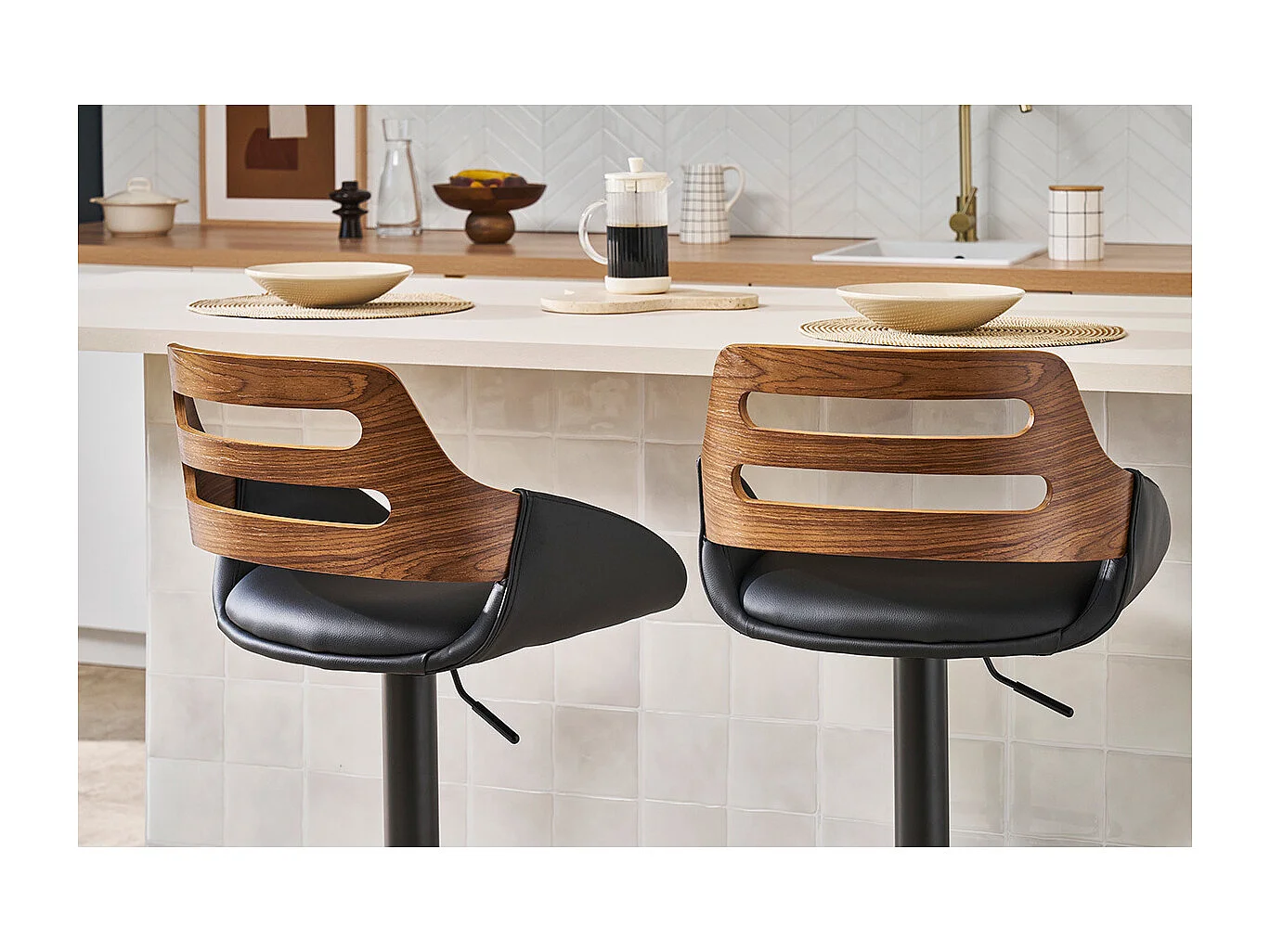 Design-Barhocker höhenverstellbar schwarz und Walnuss PERNIK