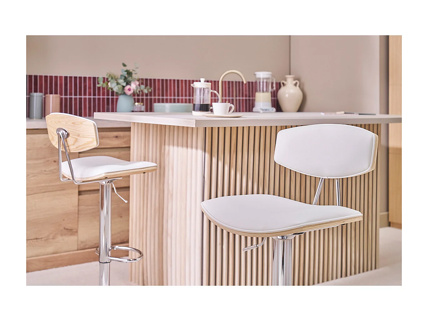 Sgabelli da bar design regolabili bianco e legno chiaro (set di 2) VASCO