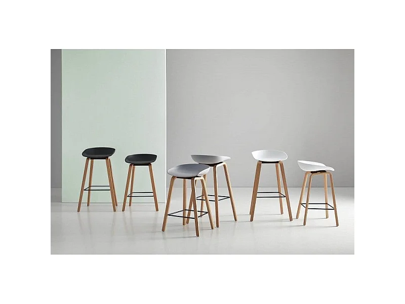 Tabouret nordique en bois de hêtre et assise blanche Korane 76cm