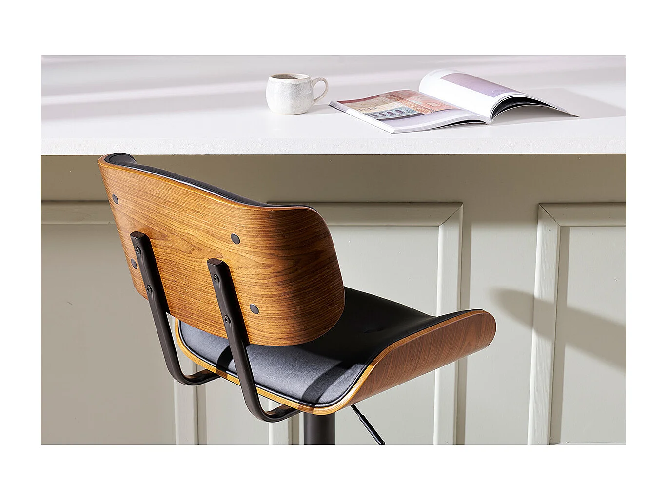 Taburete de cocina de diseño regulable negro con madera oscura BASILE