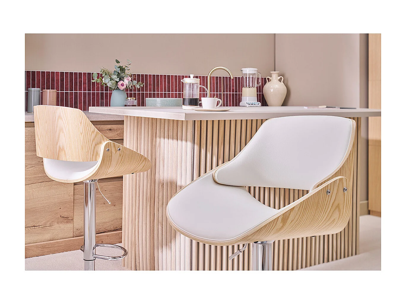 Design-Barhocker höhenverstellbar weiß und helles Holz CLASH