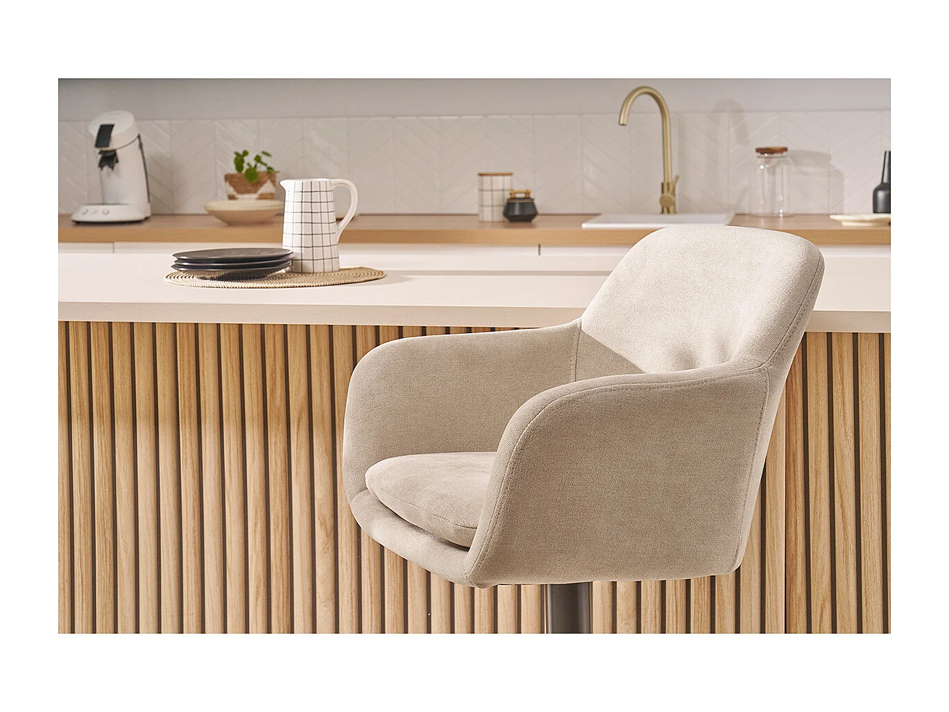 Sgabelli da bar regolabili tessuto effetto velluto beige e metallo (set di 2) AMIKA