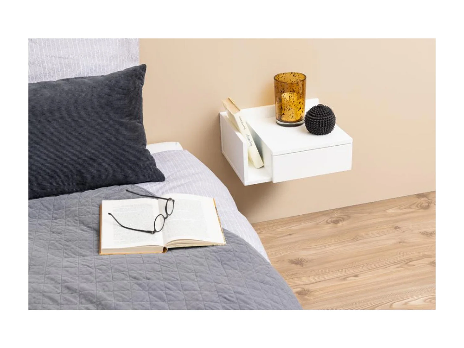 Elara nachtkastje 1 lade 1 plank wit.