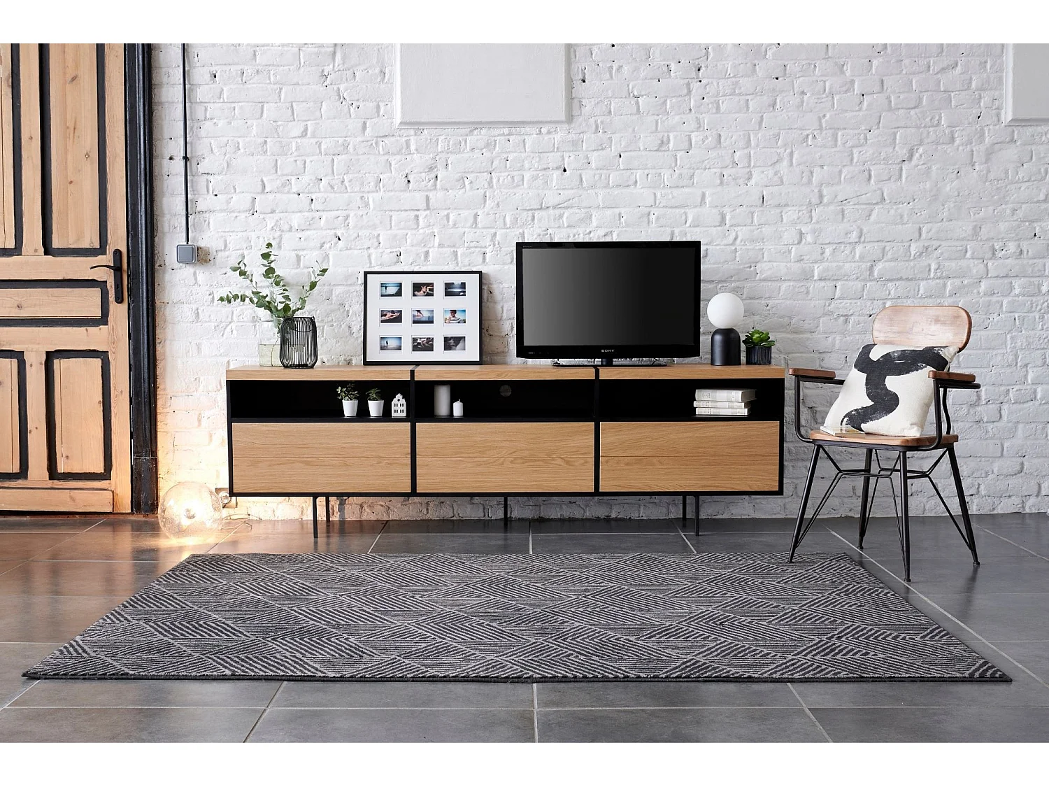 Meuble TV bas moderne en bois et métal 3 portes L220 - BRIGHTON