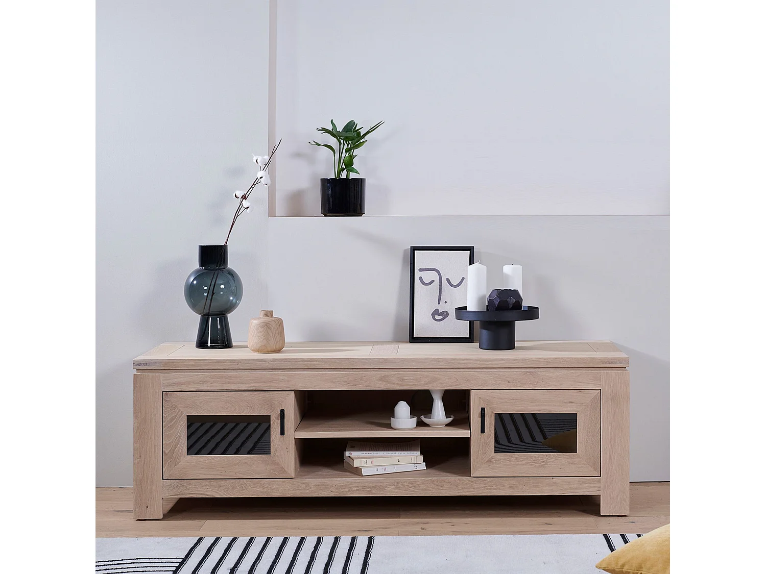 Meuble TV bas moderne en chêne blanchi 2 portes 2 niches - BOSTON