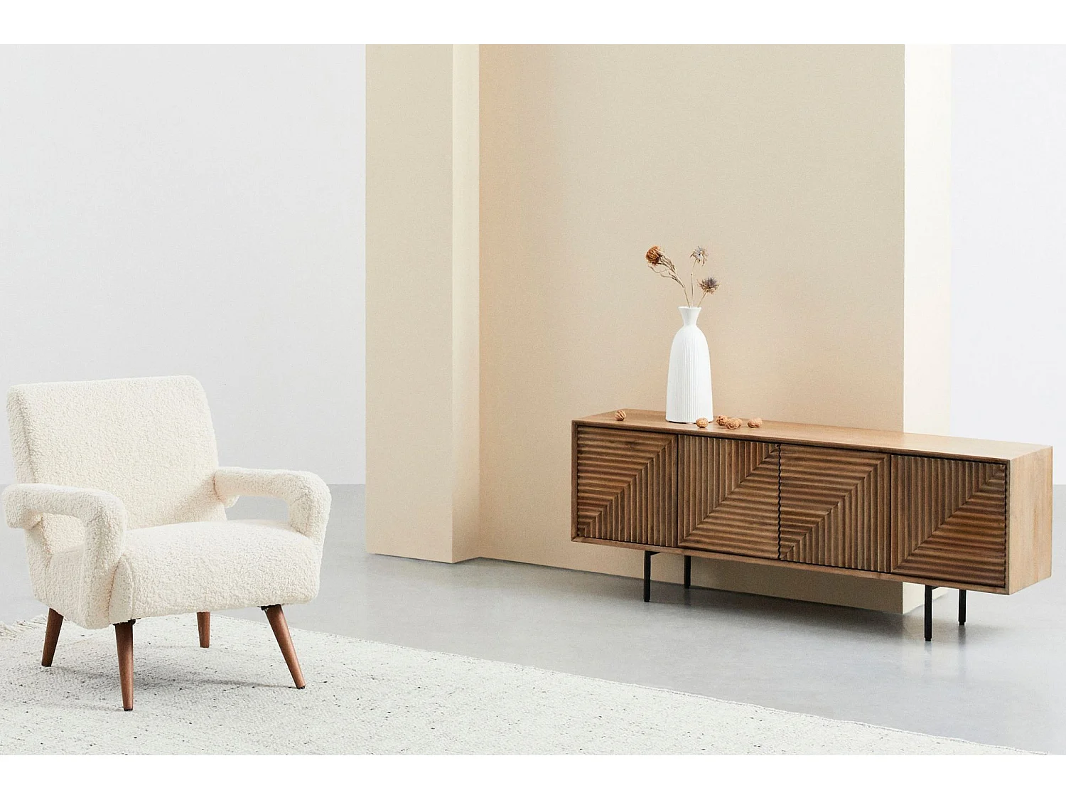 Meuble TV en manguier 4 portes et pieds métal noir L140 - MANAUS