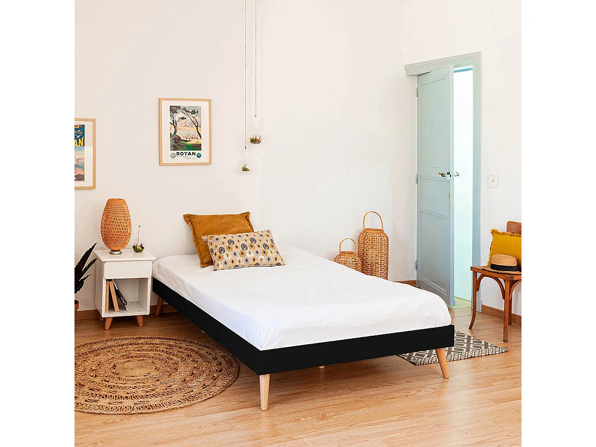 Lit 2 places avec pieds 140x190 cm bois massif noir DARLA