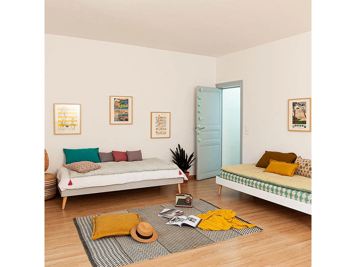 Lit 2 places avec pieds 140x190 cm bois massif blanc DARLA