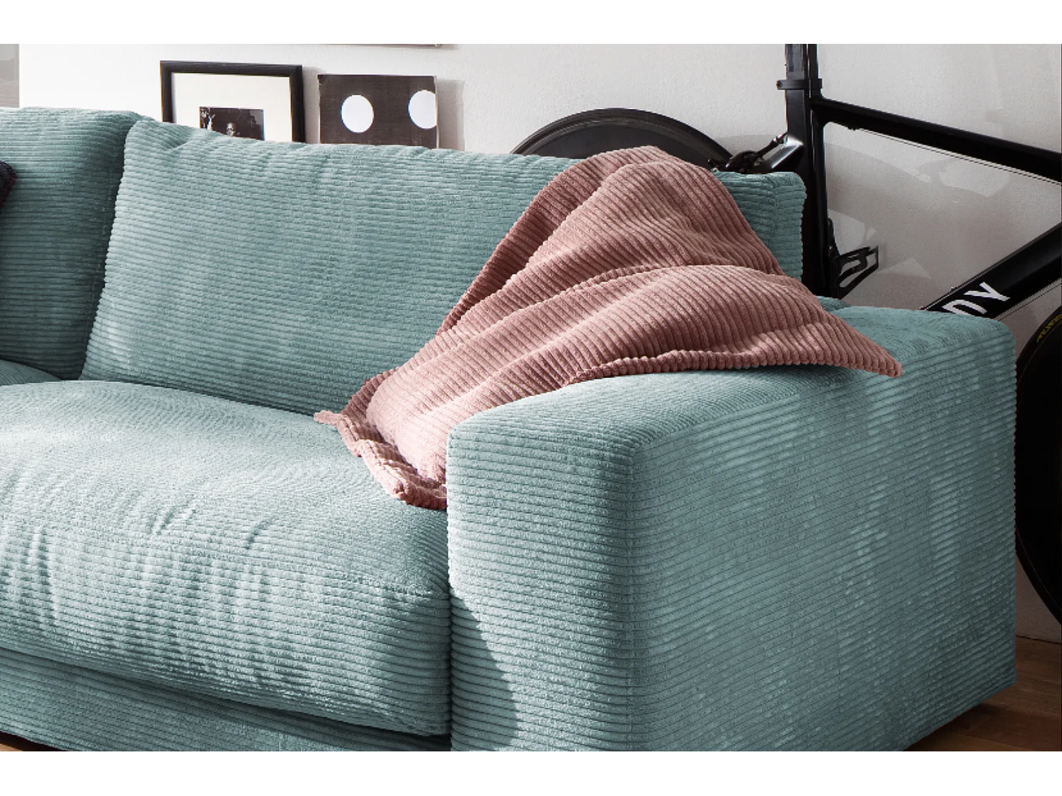 Sofa - Hellblau Cord - MADELINE