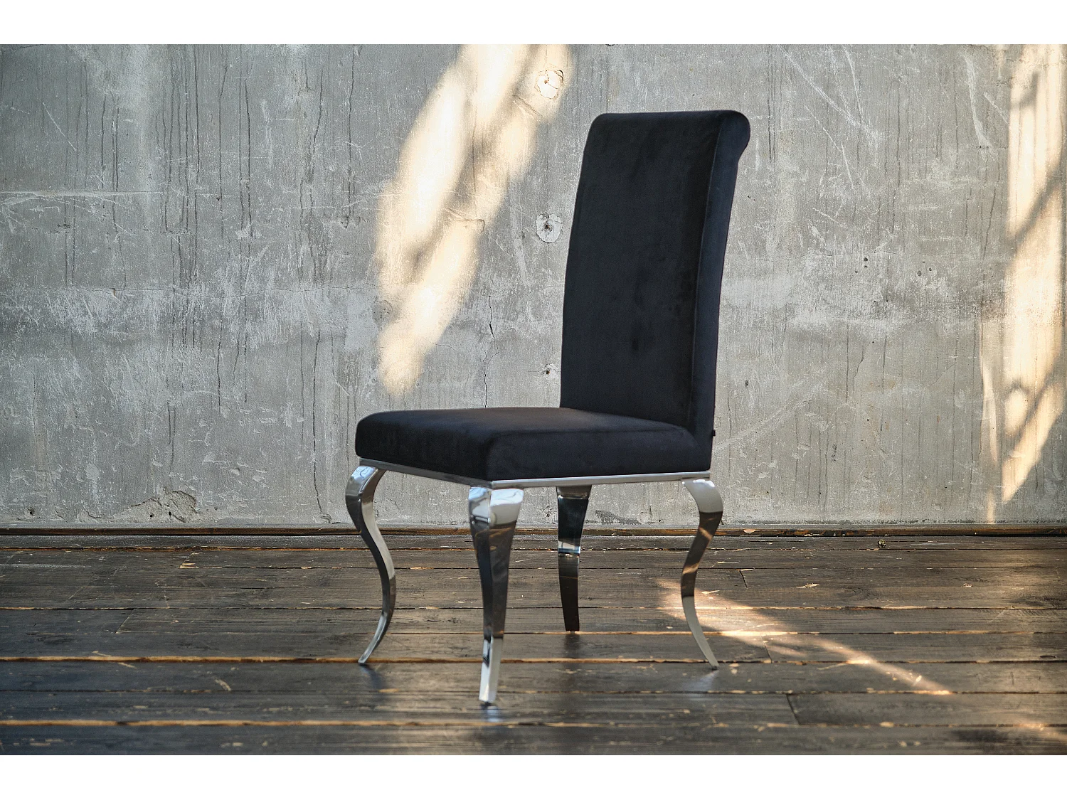 Chaise rembourrée - Noir Velours - LEIA
