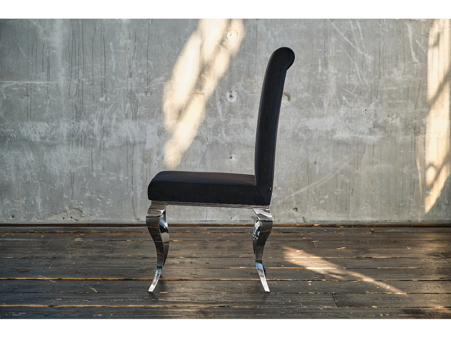 Chaise rembourrée - Noir Velours - LEIA