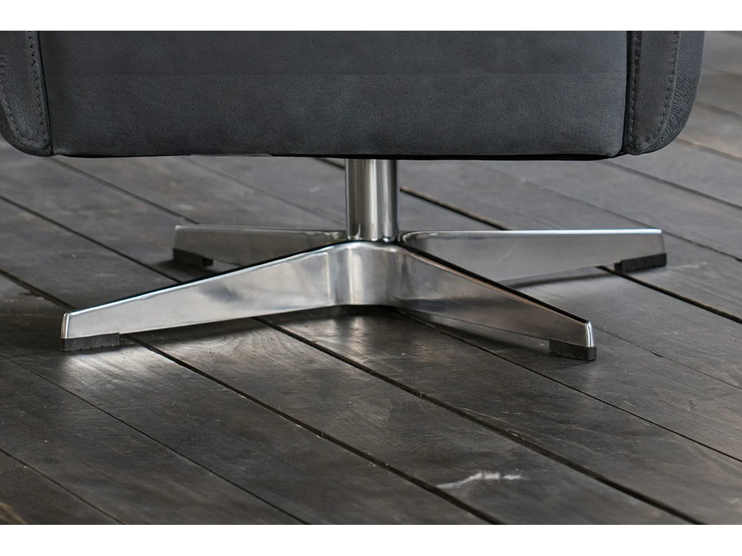 Poltrona girevole - Nero pelle - ALINE