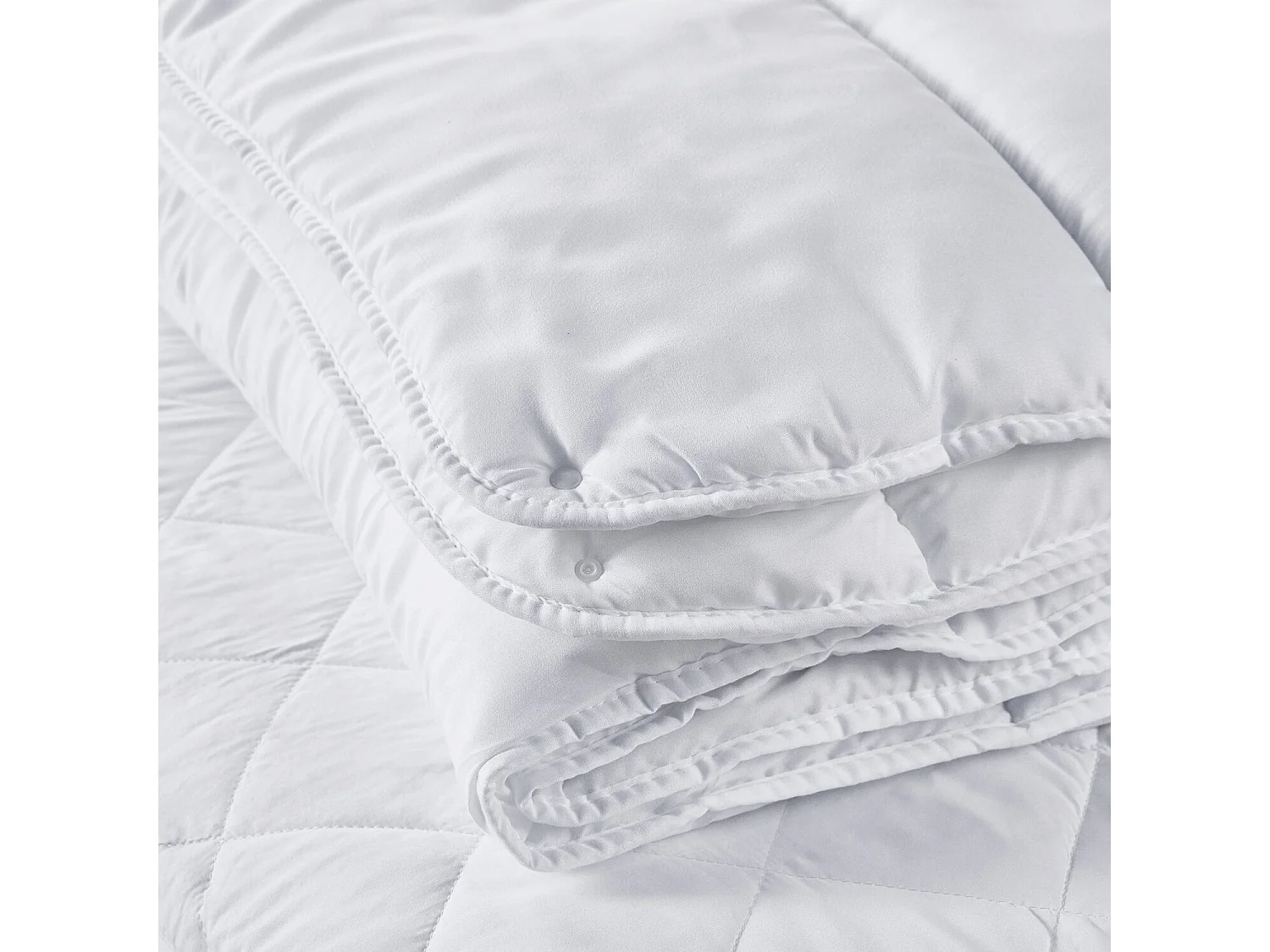 Couette de 240 x 220 cm en fibre creuse siliconée (polyester) de 5 cm - ACTION de PIKOLIN HOME
