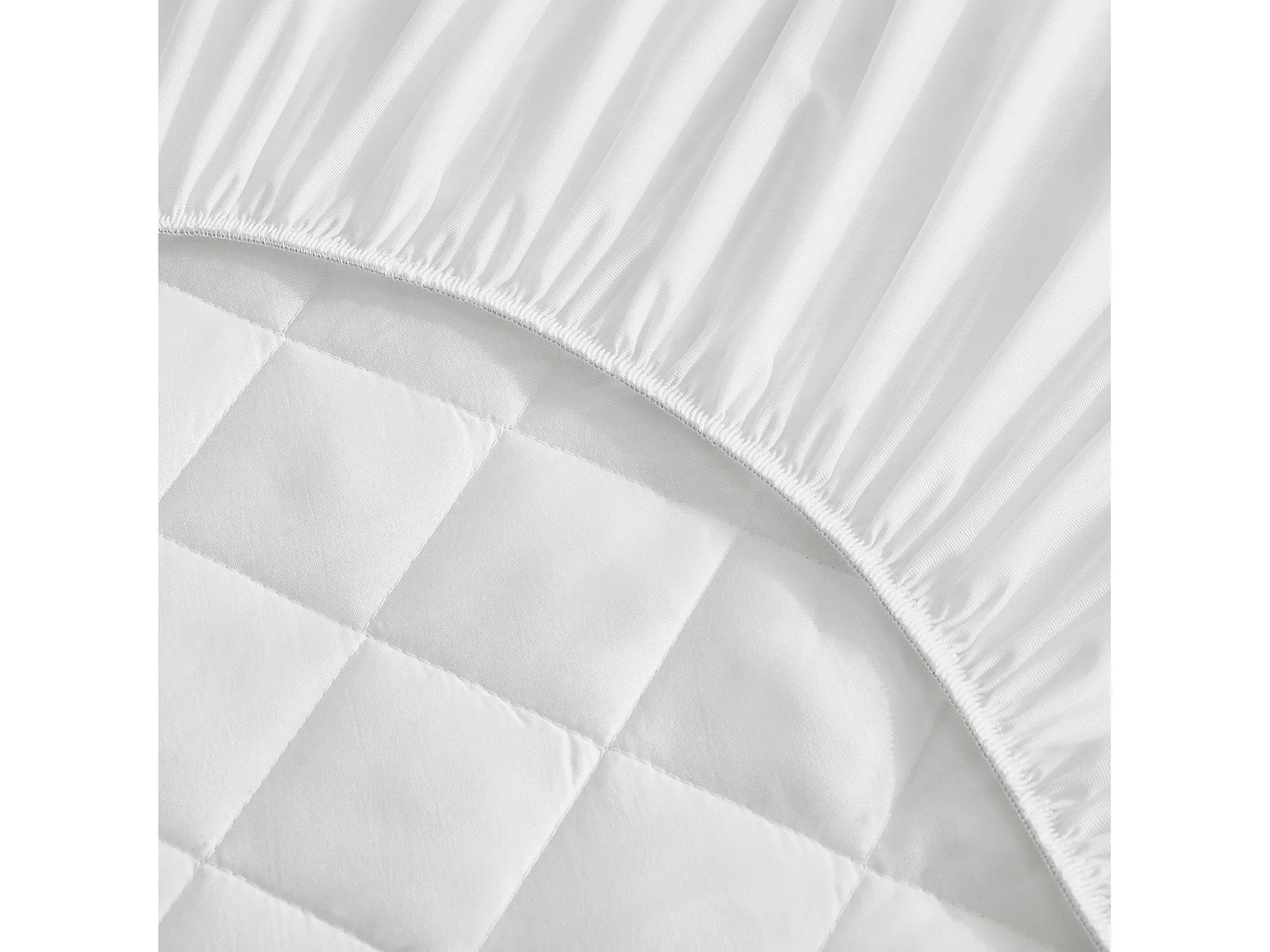 Protège-matelas antiallergique avec rembourrage en microfibre