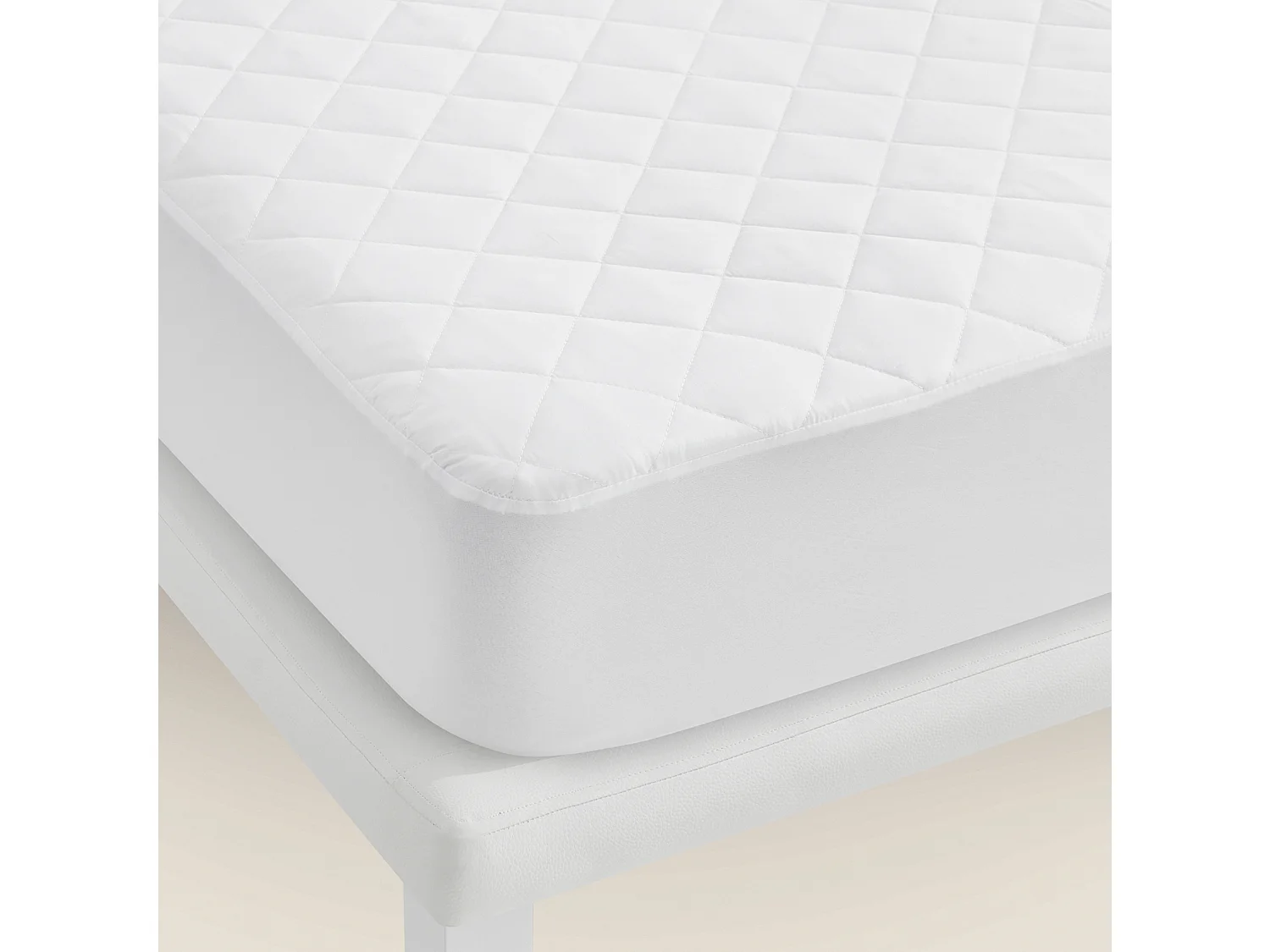 Protège-matelas antiallergique avec rembourrage en microfibre
