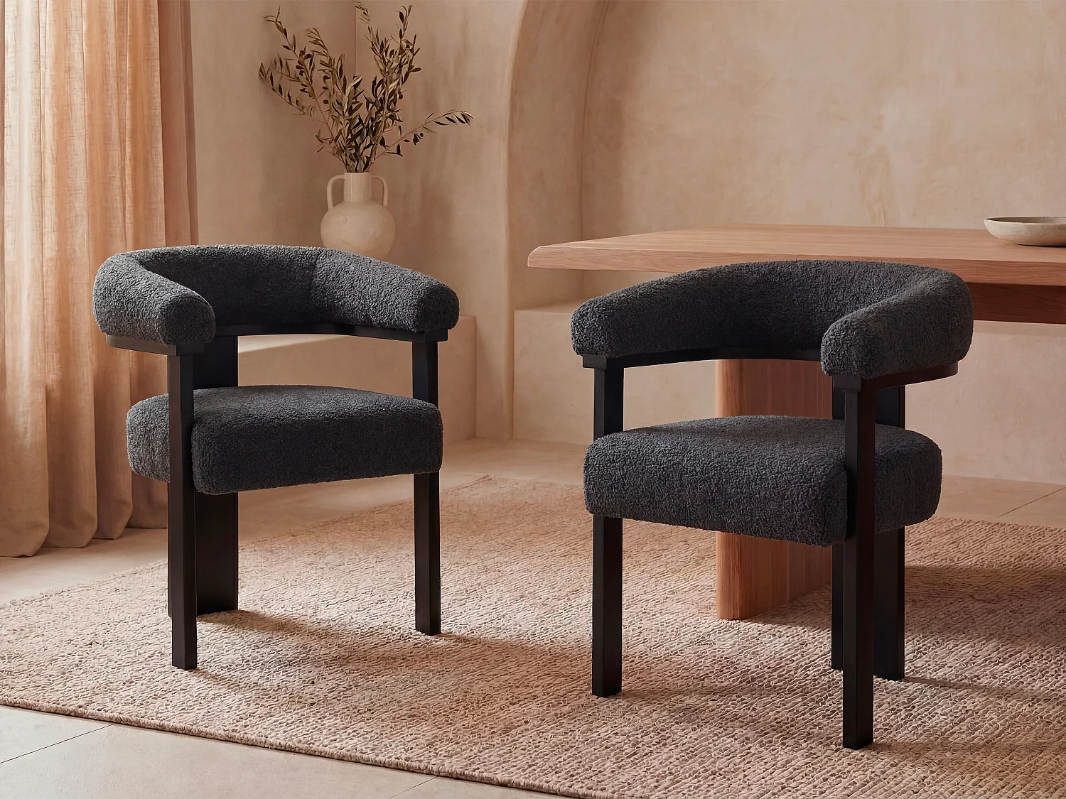 Set van 2 stoelen met armleuningen van boucléstof en heveahout - Zwart - LIVELIA van Pascal MORABITO