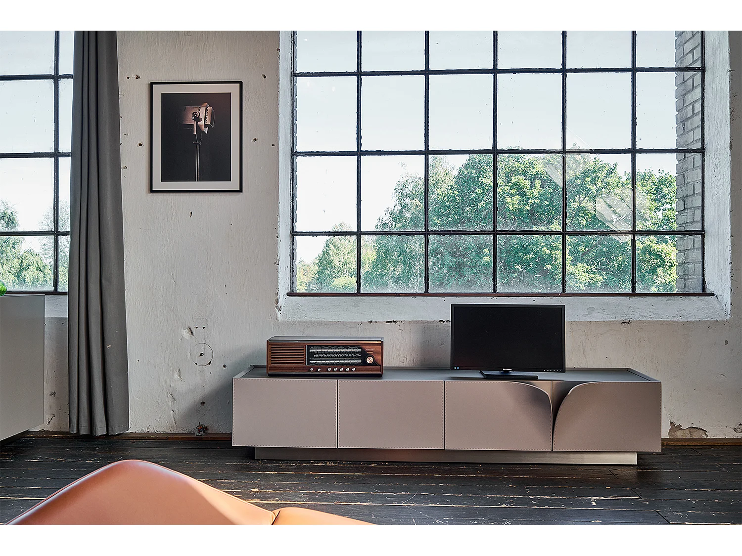 TV-Board - Grau Holz - EMMA