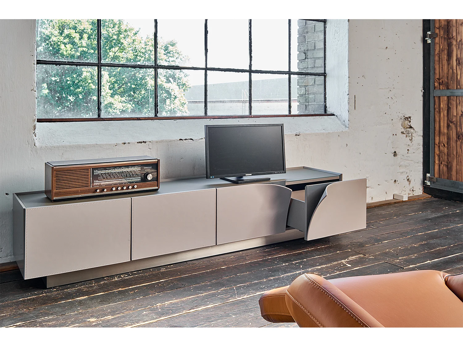 TV-Board - Grau Holz - EMMA