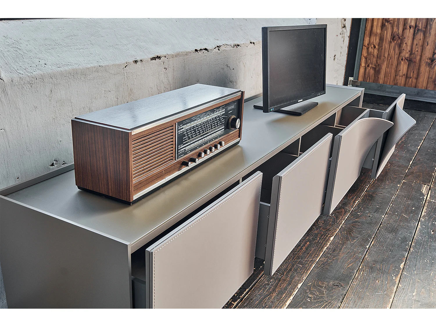 TV-Board - Grau Holz - EMMA