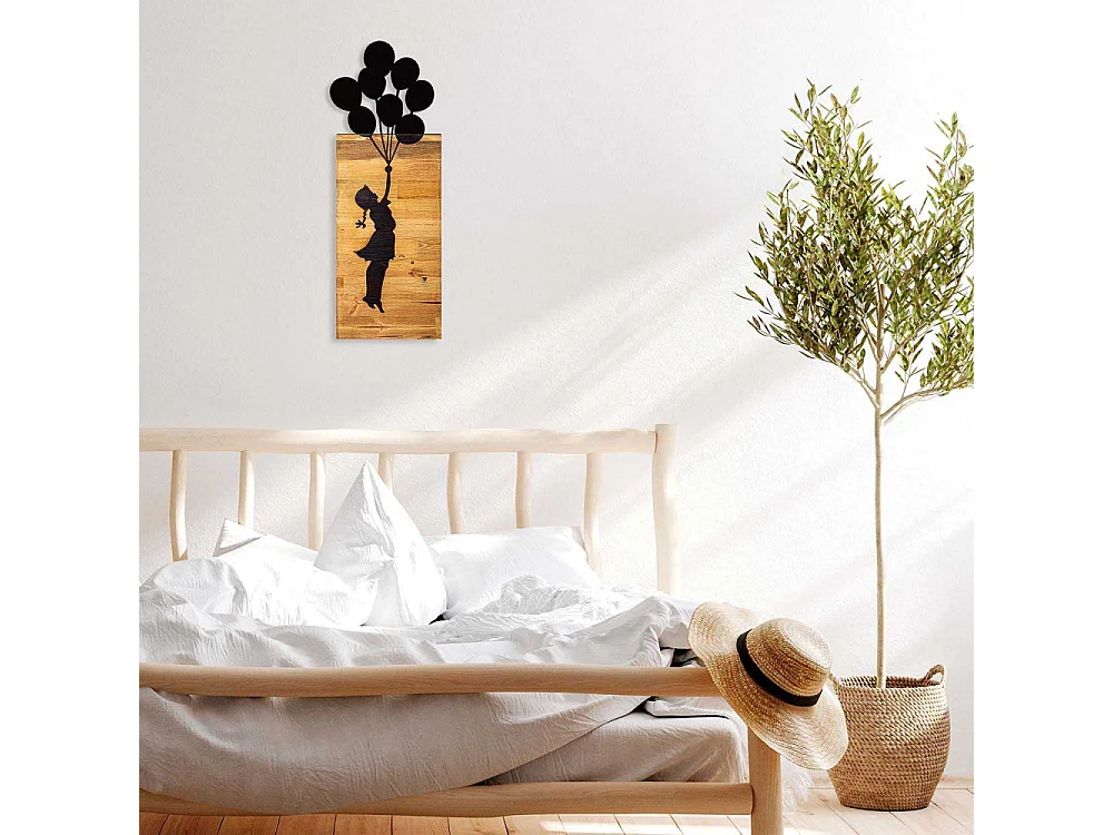 Décoration murale en bois et métal Walnut Enfant et ballons