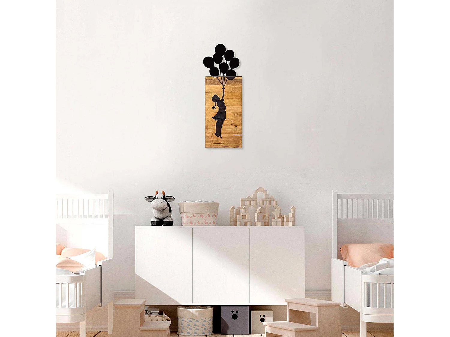 Décoration murale en bois et métal Walnut Enfant et ballons