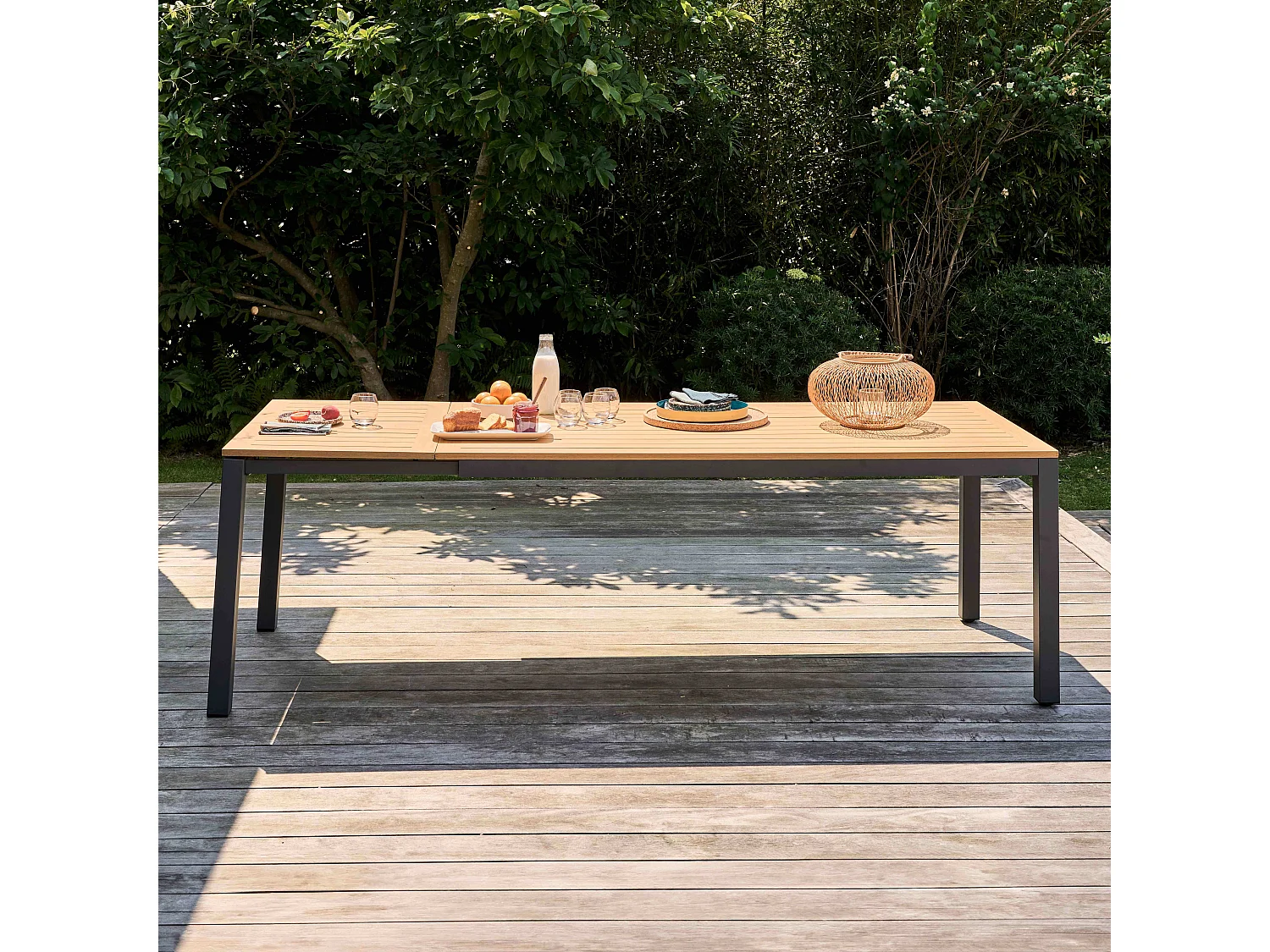 Table de terrasse rectangulaire extensible 180/240 cm bois et noir