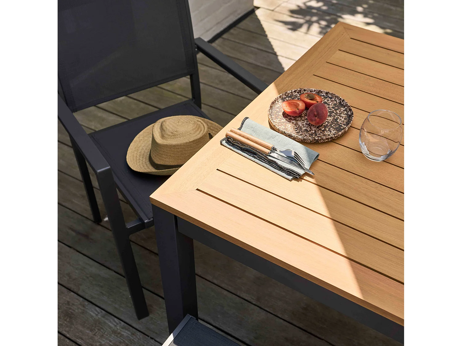 Table de terrasse rectangulaire extensible 180/240 cm bois et noir