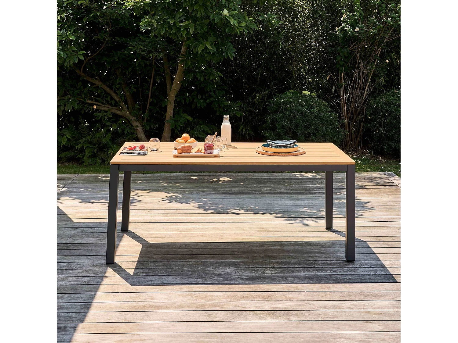 Table de terrasse rectangulaire extensible 180/240 cm bois et noir