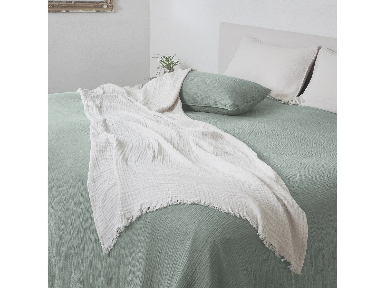 Plaid 180x240 cm en mousseline de coton collection PAROS vert lichen