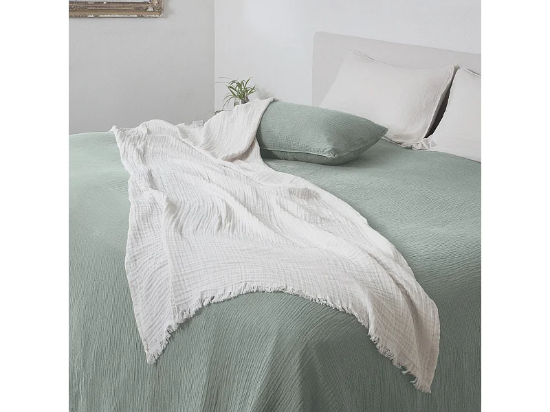 Plaid 180x240 cm en mousseline de coton collection PAROS vert lichen