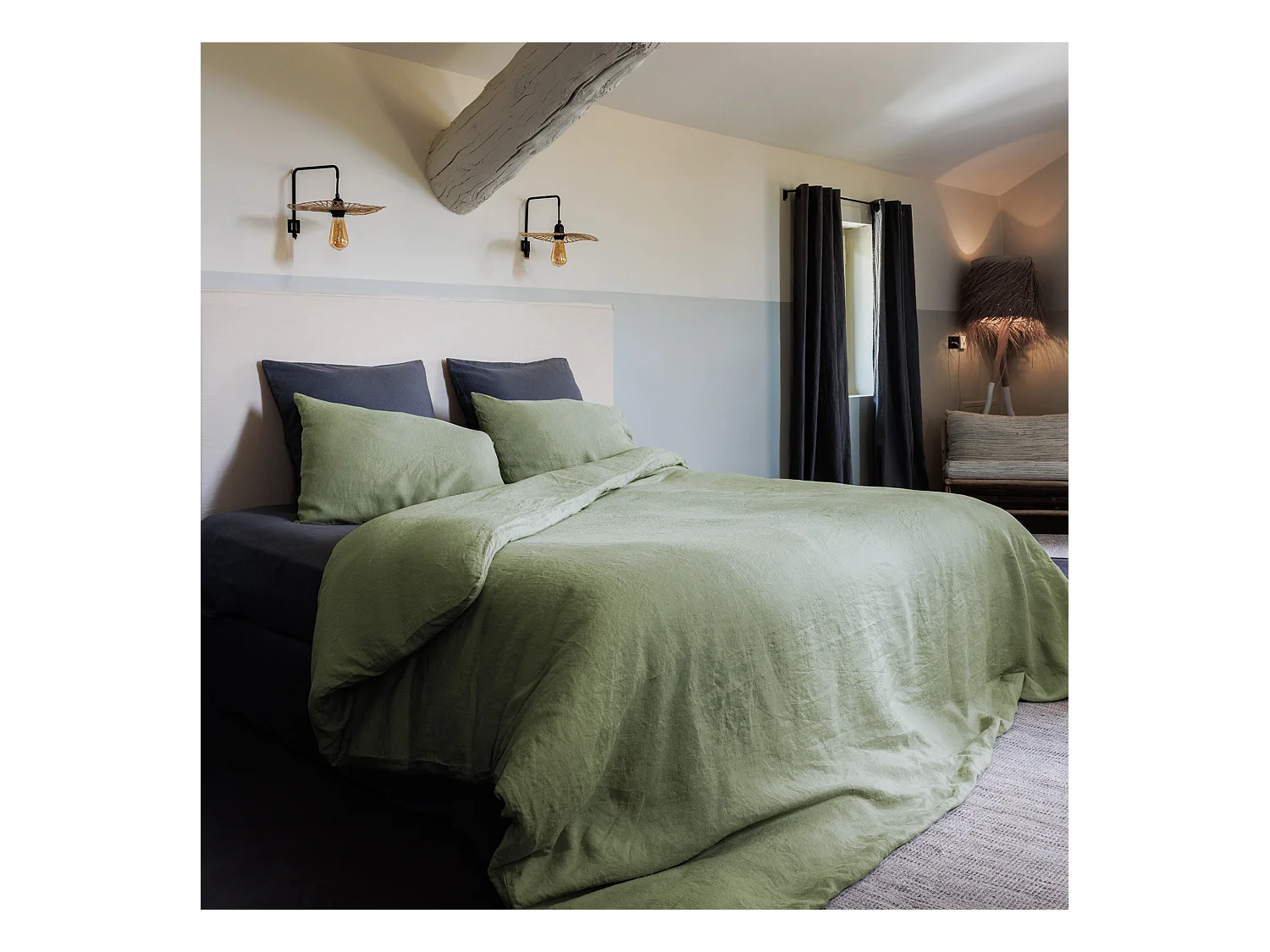 Parure de lit 280x240 cm et 50x70 cm collection OPERA vert mousse 3 pièces