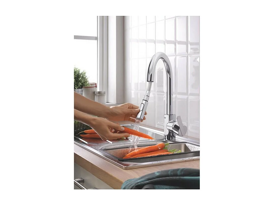 Keukenkraan GROHE Feel verchroomd met uittrekbare handdouche en hoge uitloop