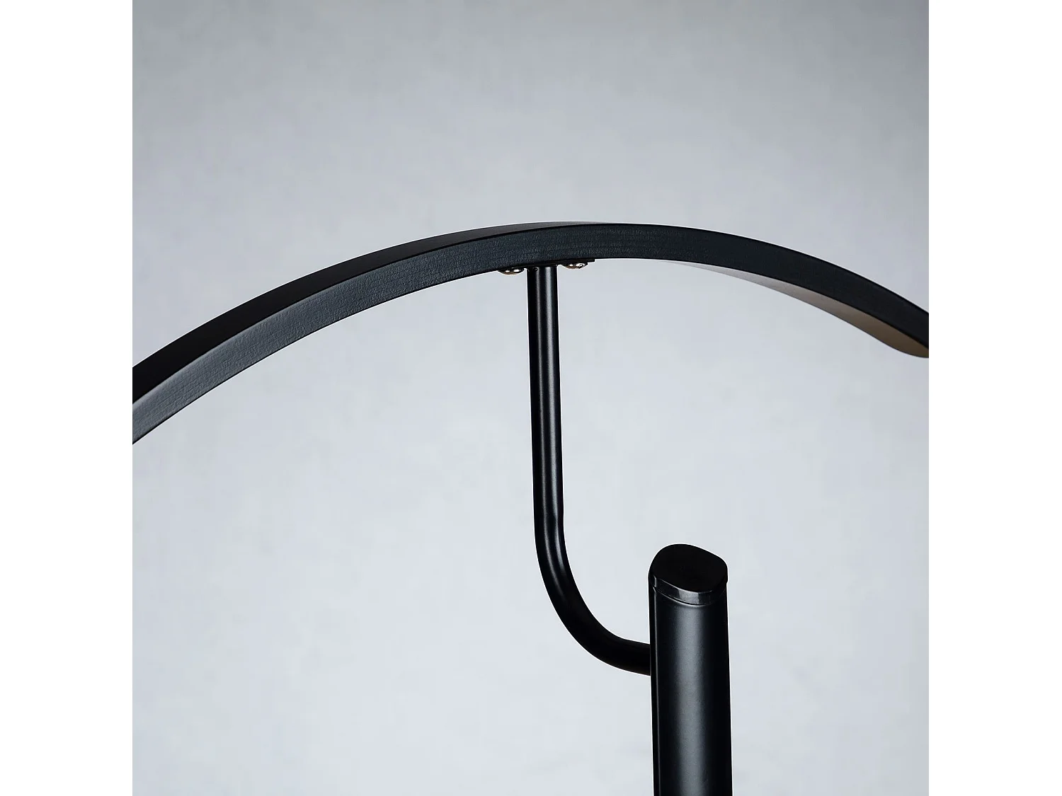 Valet de chambre ASMO, portant à vêtement avec structure en métal laqué noir