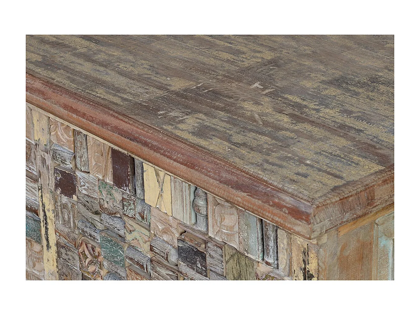 Truhe aus Mangoholz und recyceltem Holz