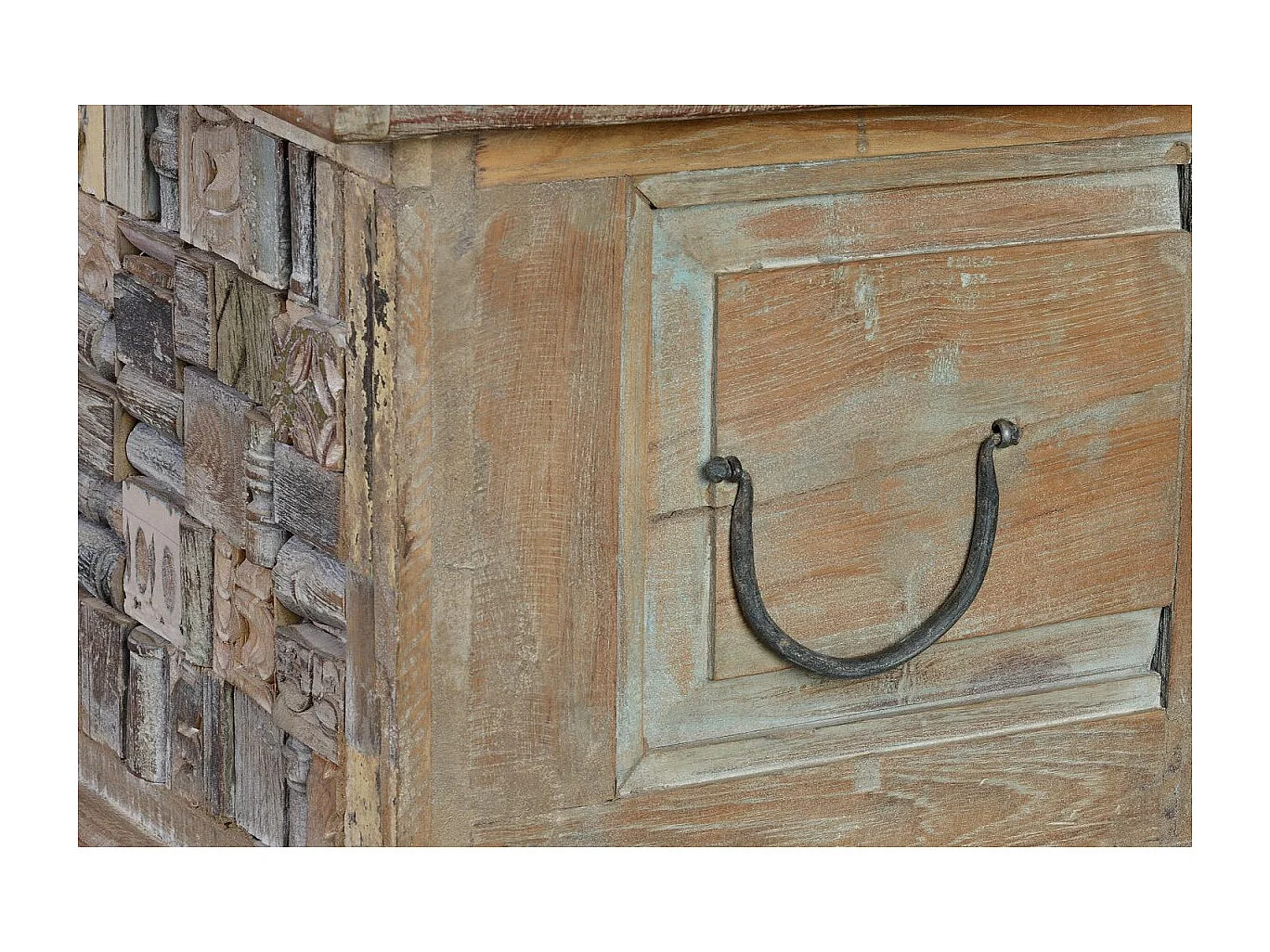 Truhe aus Mangoholz und recyceltem Holz