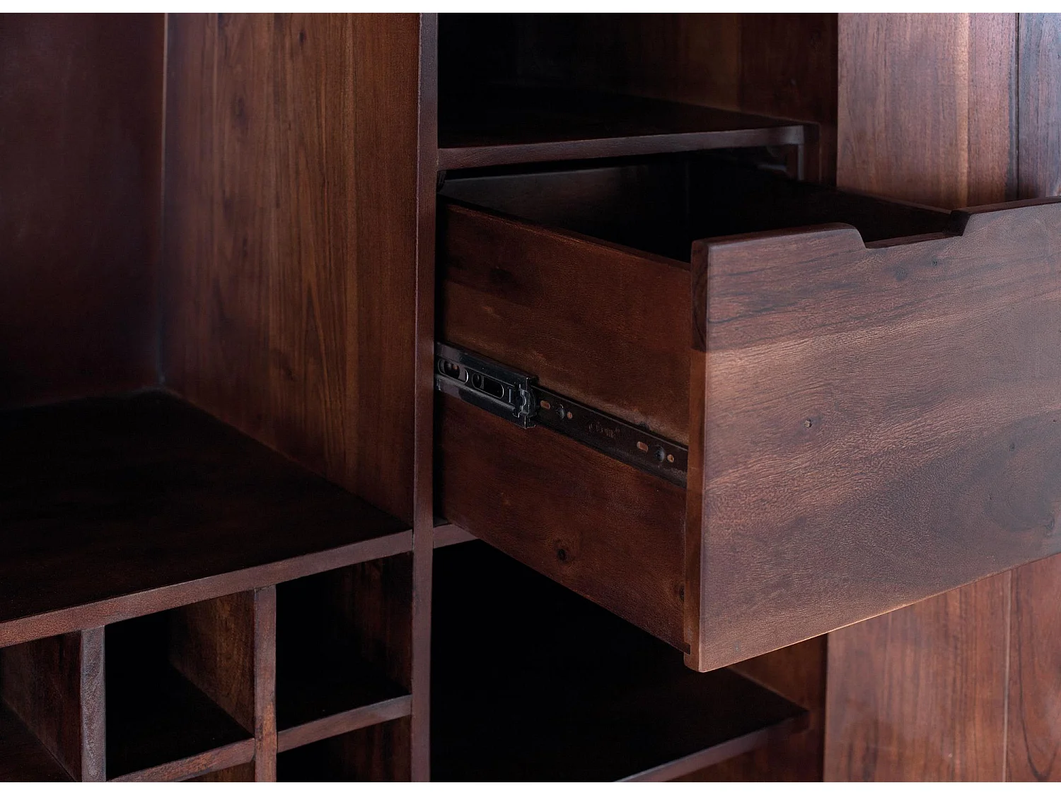 Meuble bar en bois manguier et métal