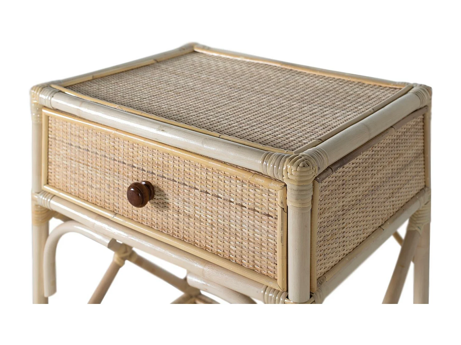 Table de nuit rotin naturel et chaleureux