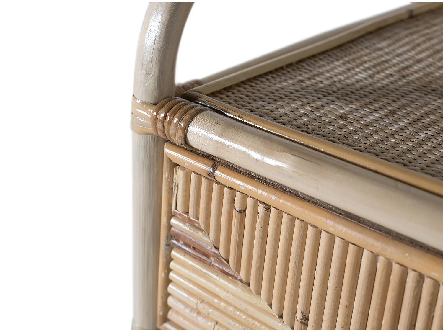 Naturalny stolik nocny z rattanu