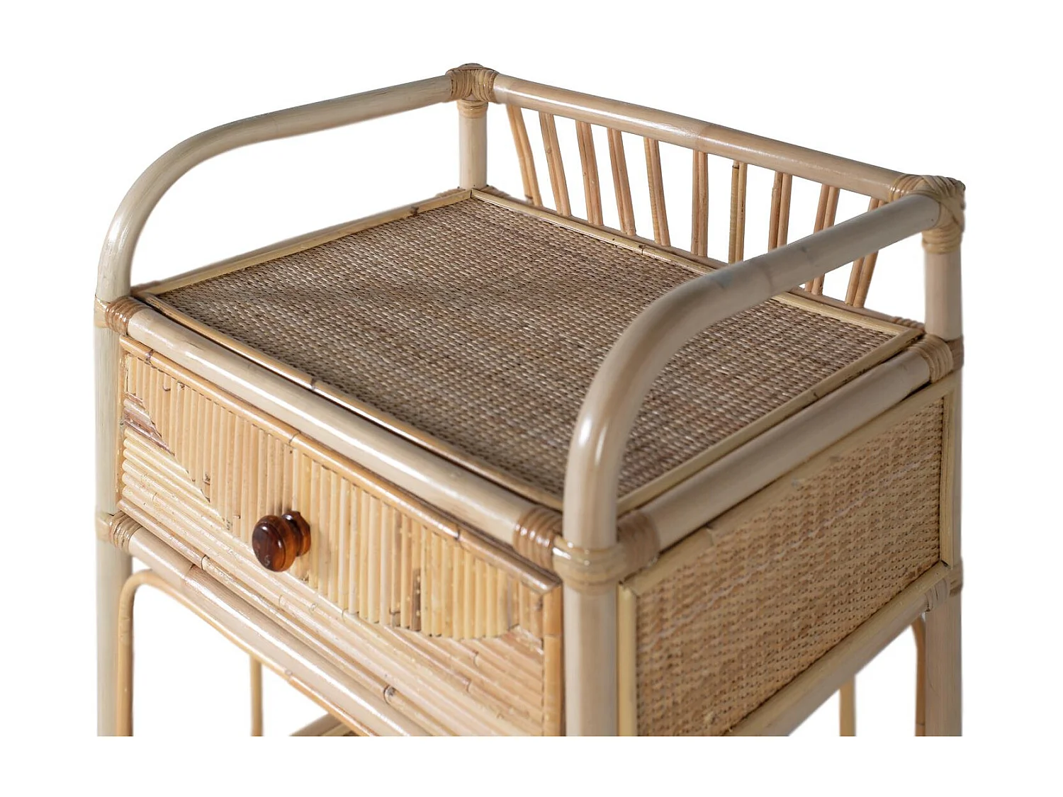 Table de chevet rotin simplicité et naturel