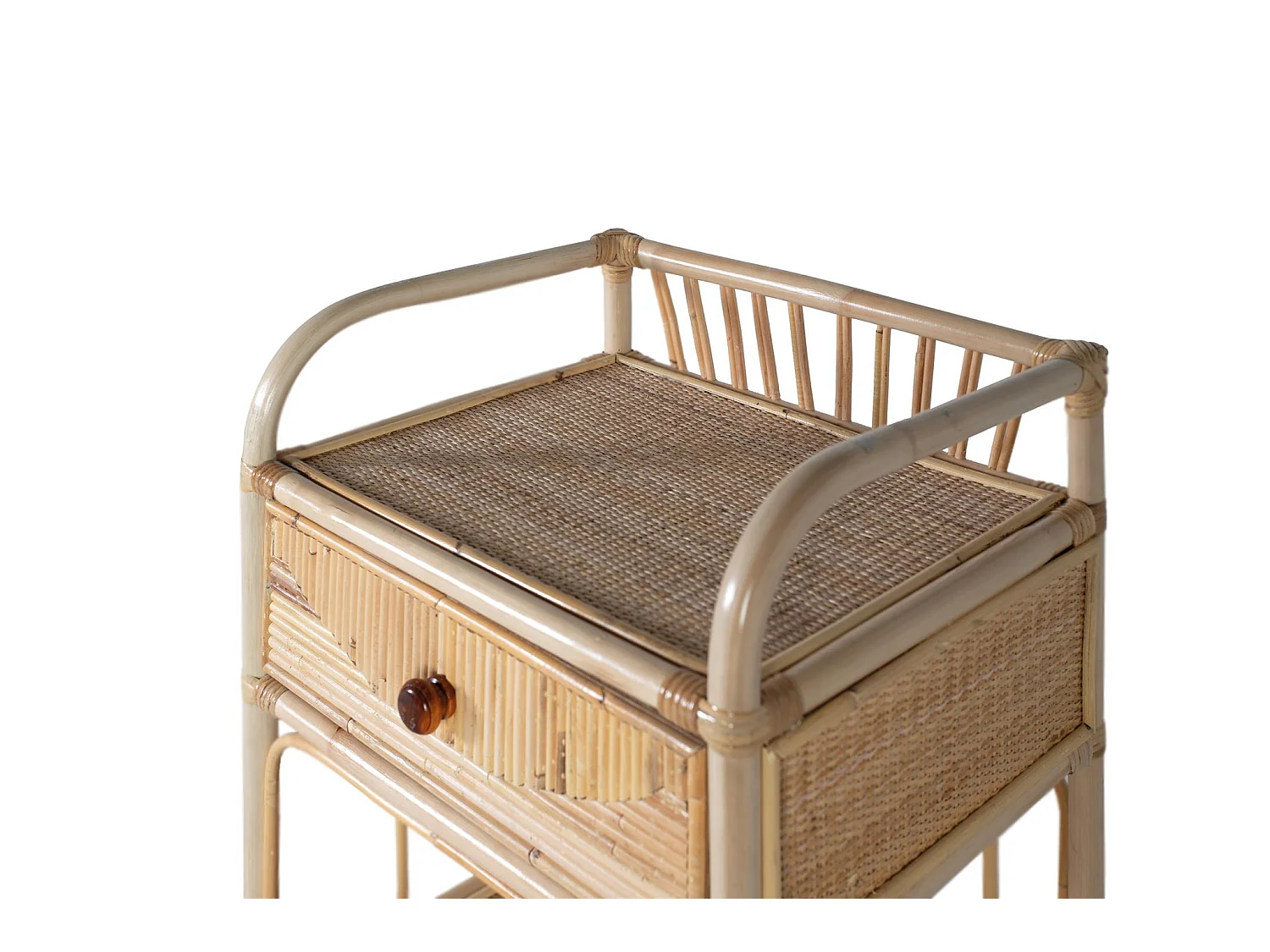 Enkelt og naturligt rattan sengebord