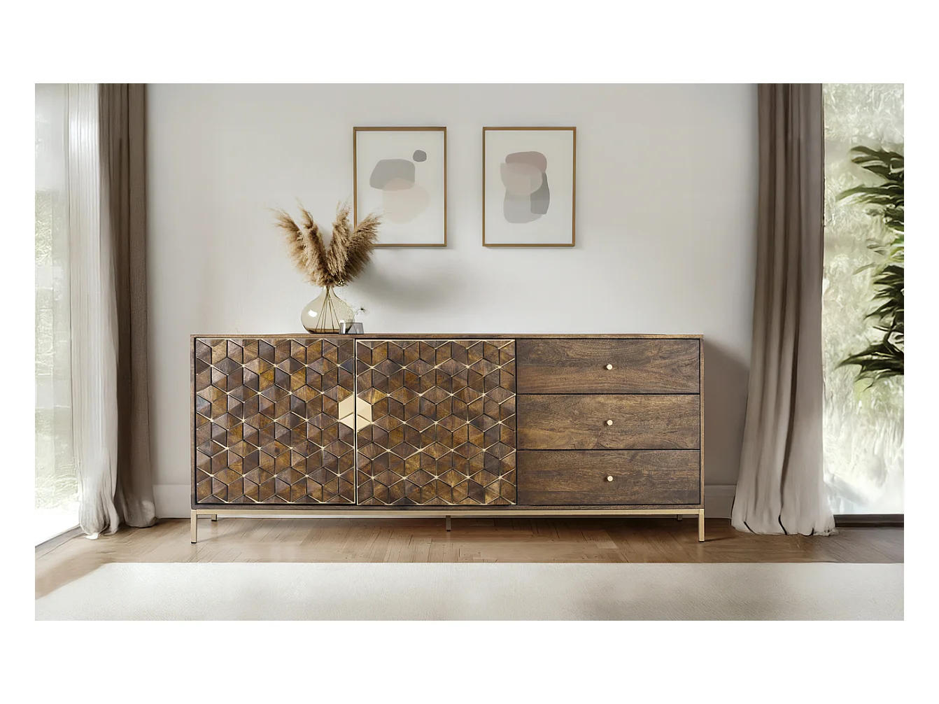 Buffet manguier et métal sophistiqué en noyer et doré
