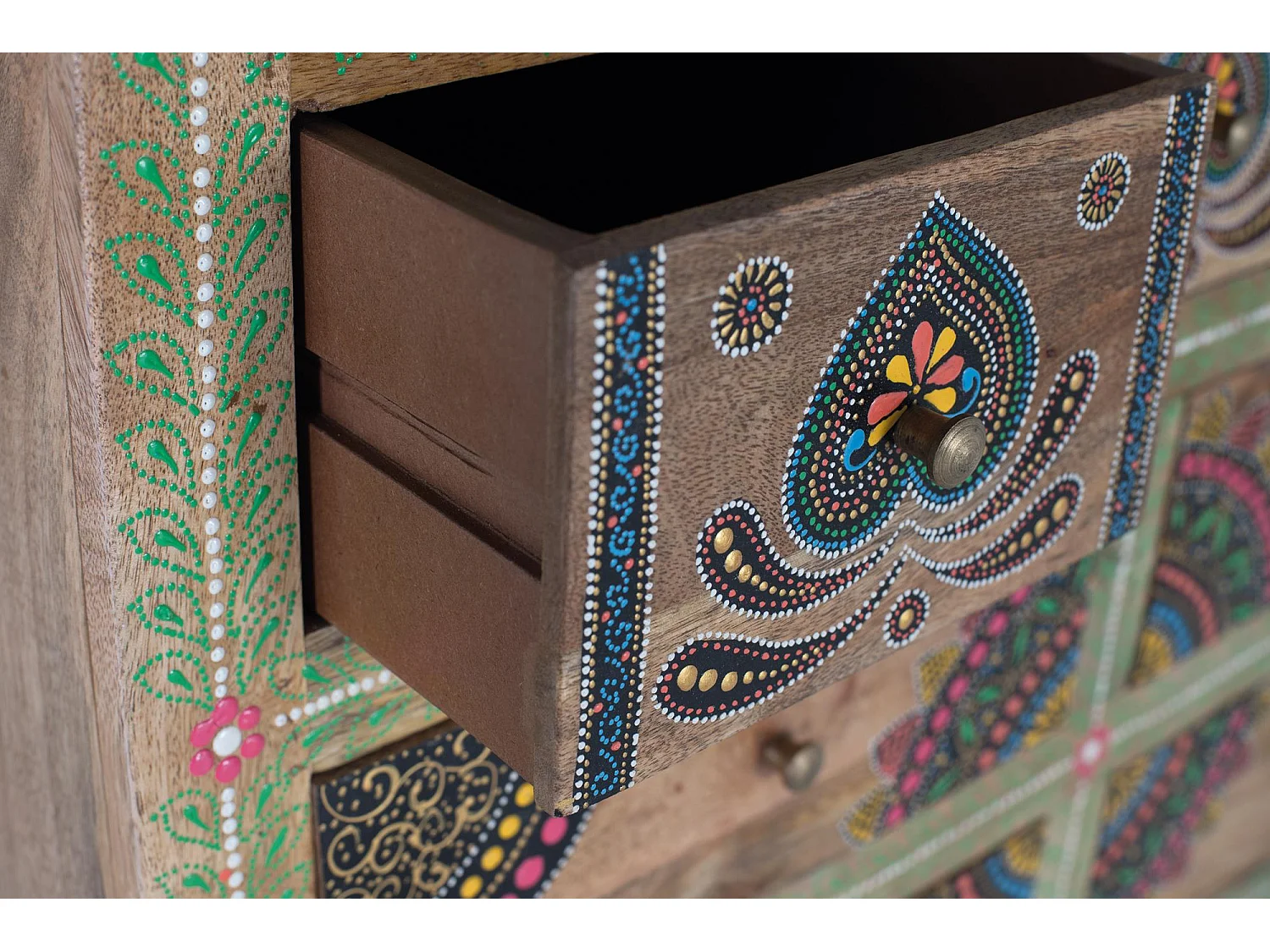 Komoda z 7 szufladami i 2 drzwiami wykonana z naturalnego drewna mango